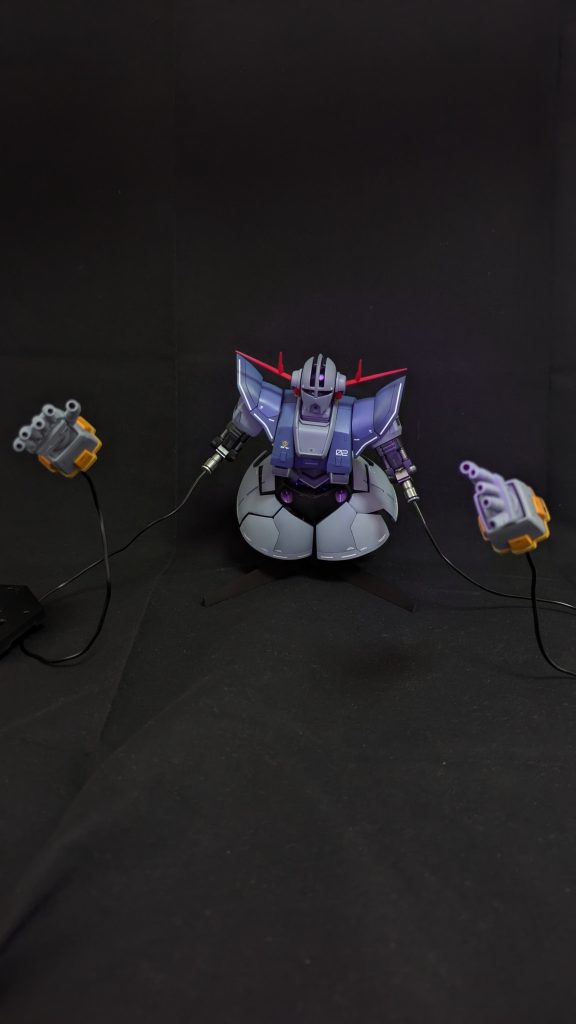 モノアイは上を向くことも可能。