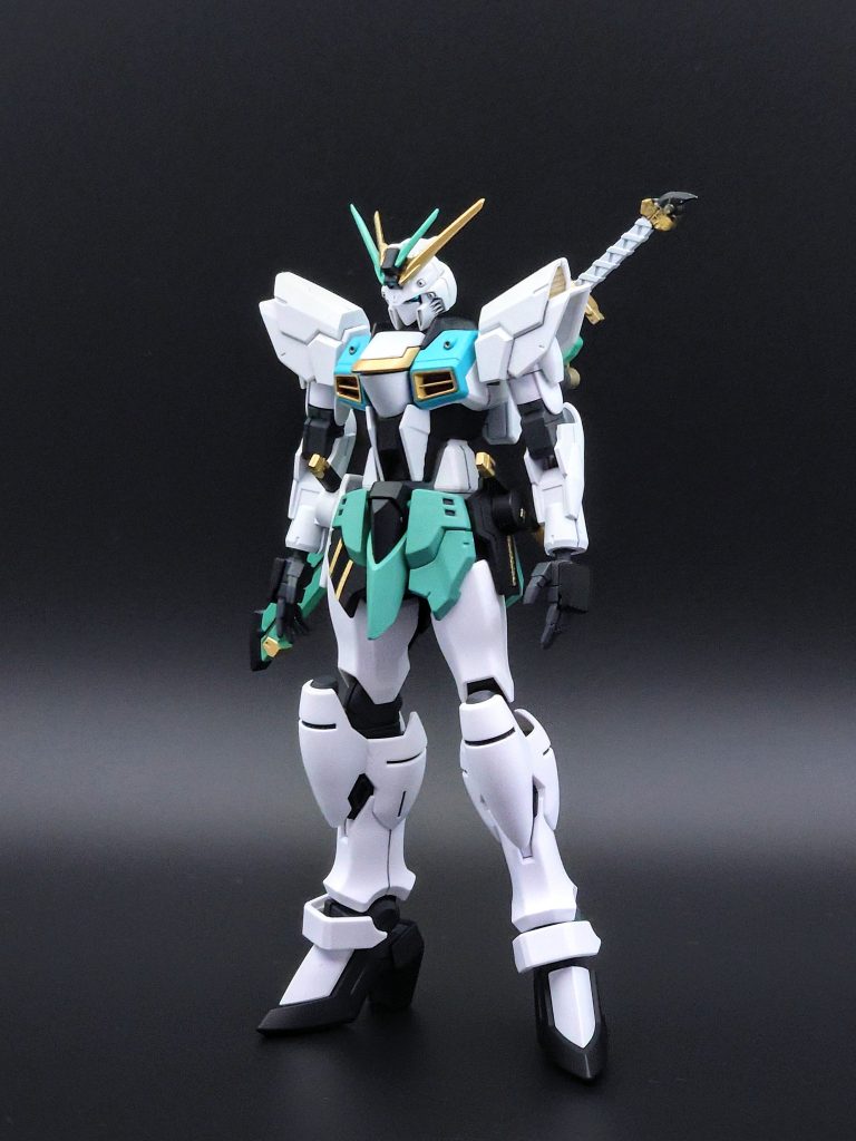 腰回りのパーツを差し替え、腕のパーツを外すことで羽織を脱いだ状態に出来ます。