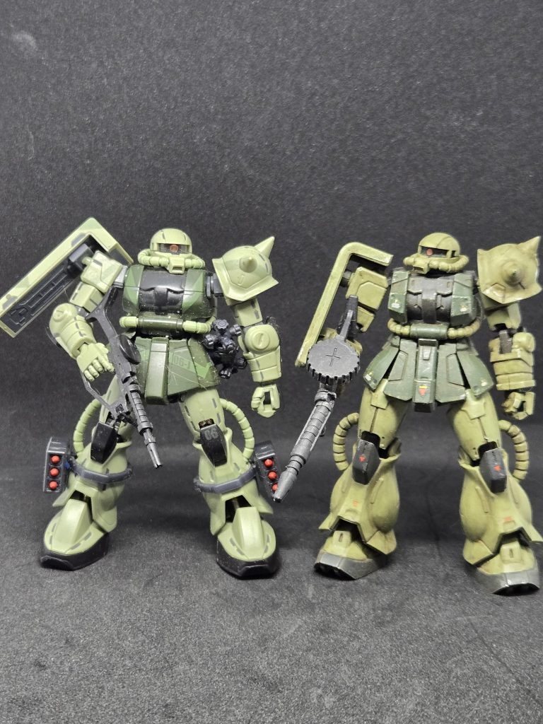 カプセルアクションのクリアカラーザクを塗装したものと懐かしのハイコンプロ