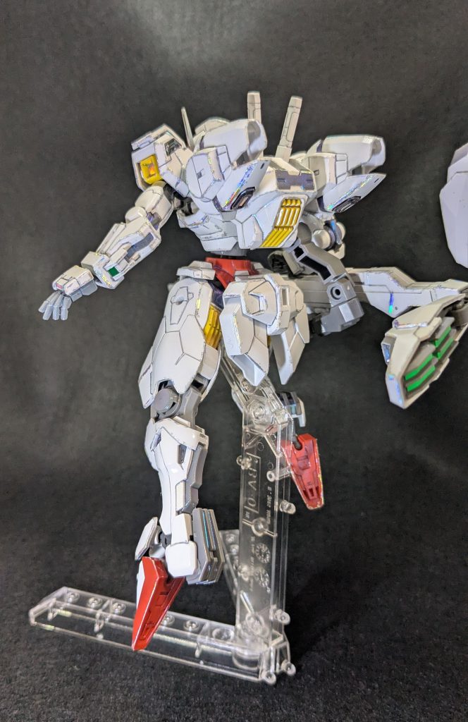 箔押しがなかなか難しく、綺麗に箔押しできなかったり、箔に触れるとずれるのかくすんできたり、埃がいつの間にか付いていたり、トップコートを厚塗りしても触るたびに輝きが失われる呪われたキャリバーンになりました笑