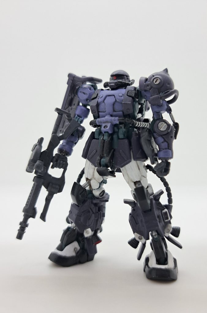 キットを開封して嘘でしょ？というほど小さくて組み立てただけで放置していましたが老眼確認のために塗装を頑張ってみました