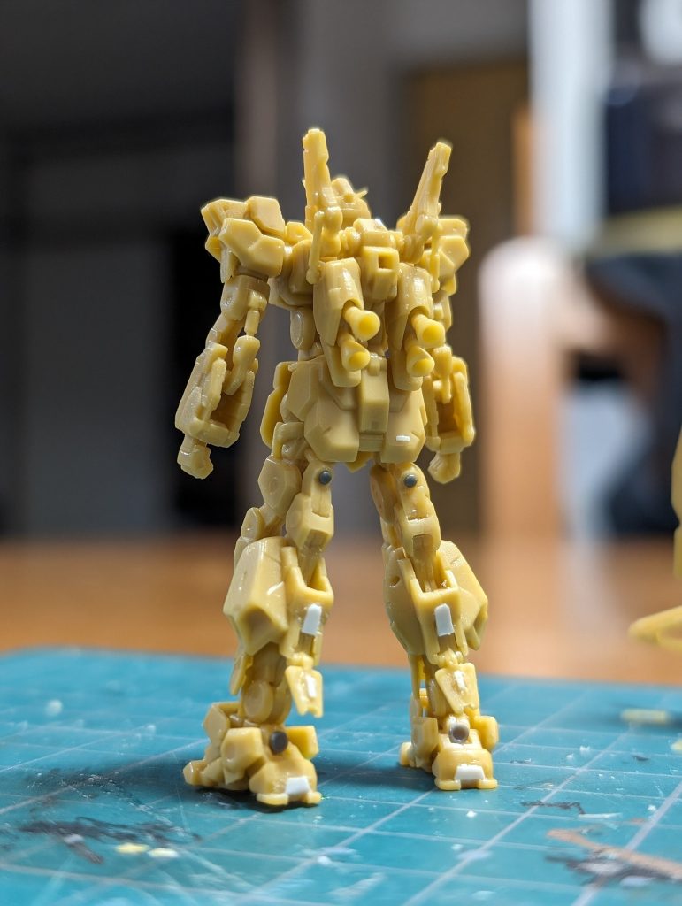 塗装前の合わせ目消し、ディテールアップ中の画像です