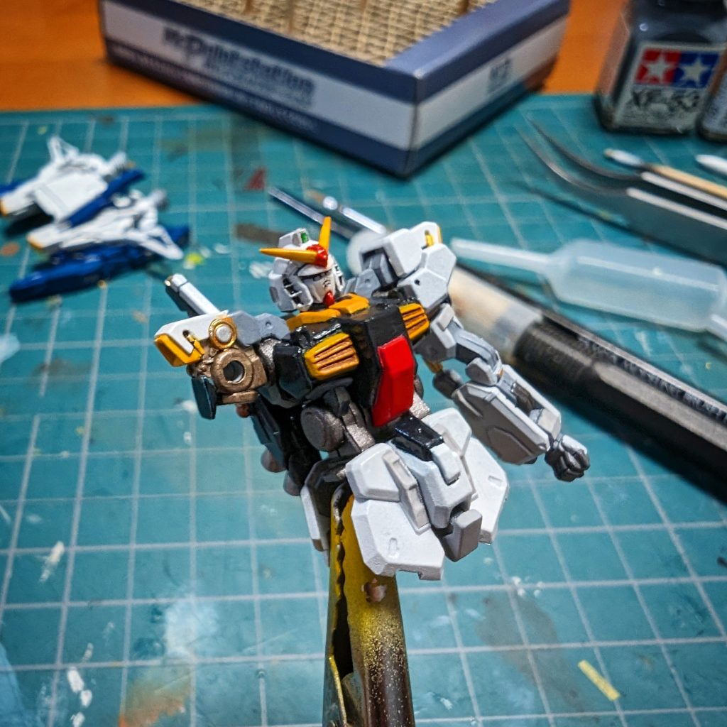 肩は内部も塗装したものの全く見えてないところでした笑目も塗装しましたが全然見えない