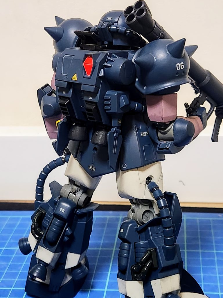 ザクと言えばザクマシンガンとザクバズーカを思い浮かべてしまいます。名前にザクと付いている武器は外せないです。そして06Rは後ろ姿がめちゃくちゃ格好良くて好きです。(当時MSV企画開始直撃)