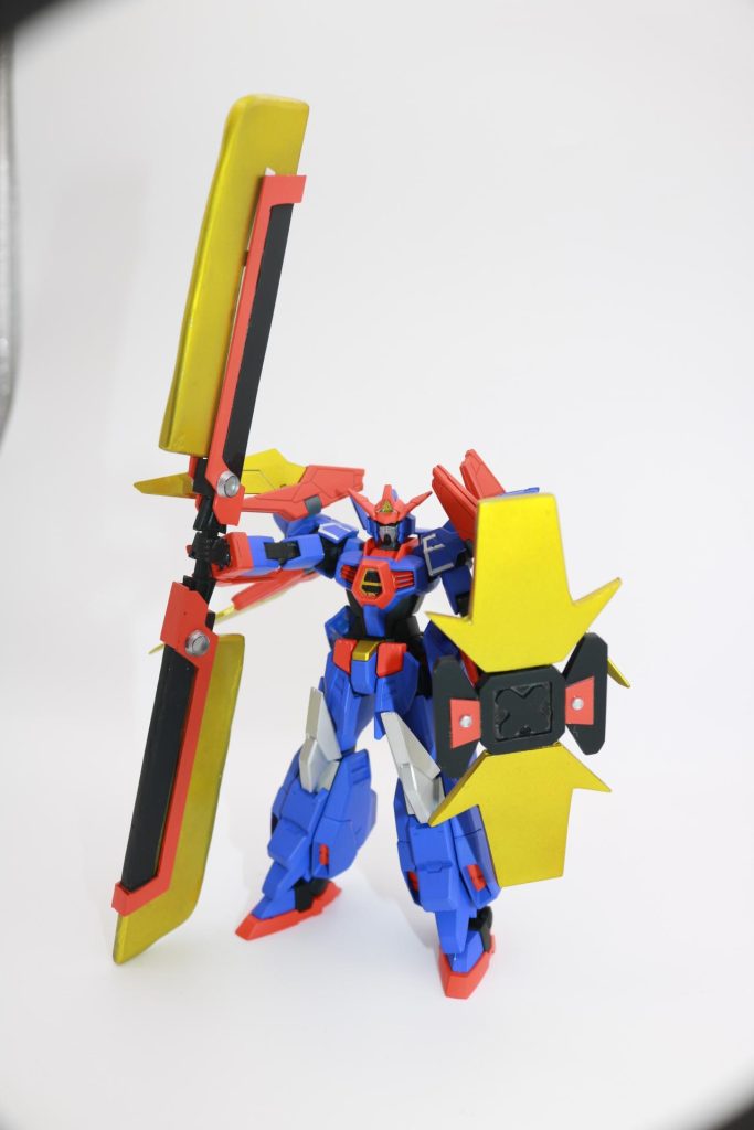 肩のAを塗り分けでEにする力業。そこのお前!イプシロングレイブ1本に含まれるサイズはトライエイジマグナム2体分だぜ!! クリムゾンスラッシュはシンプルながらカッコいい必殺ファンクション