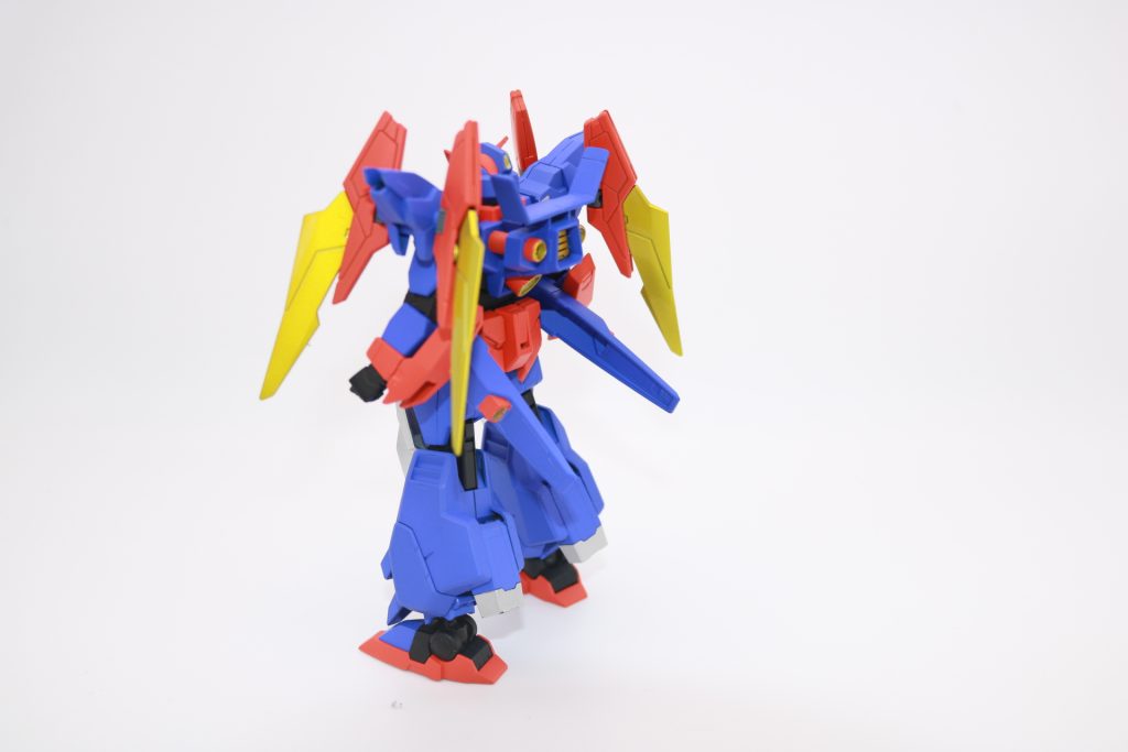 スラスターはメタリックイエローで塗り分け。