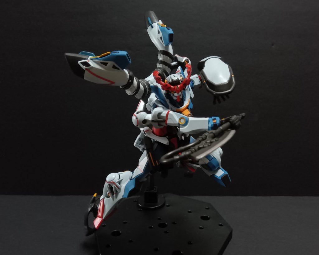 どっかで見たポージング。