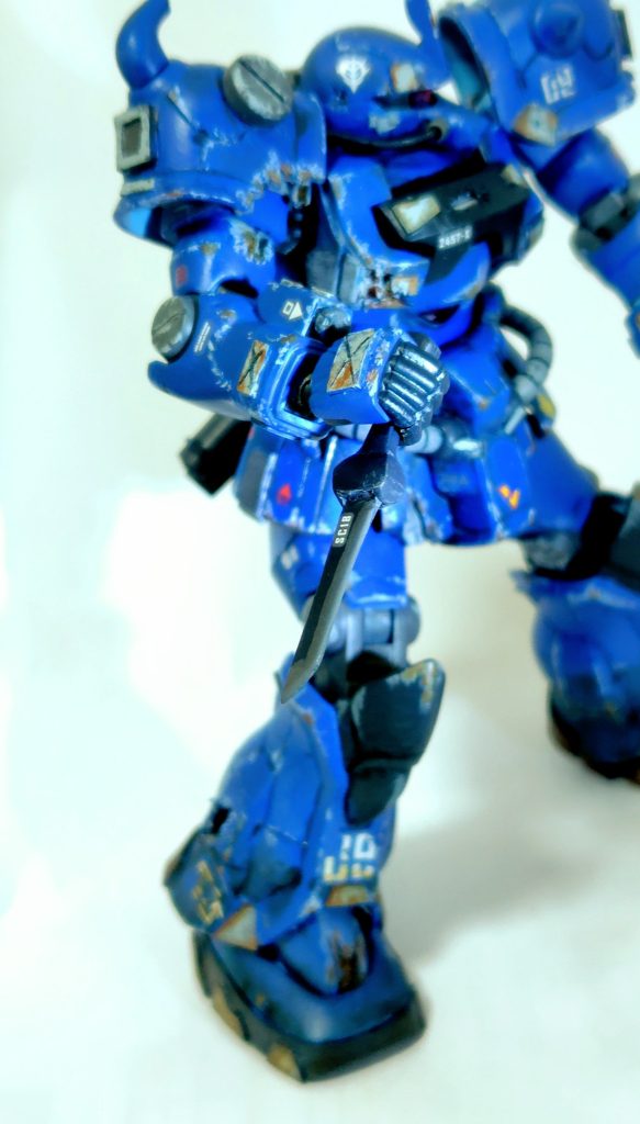 プラ板で作成したナイフ。ストライクのアーマーシュナイダーを参考にしました。