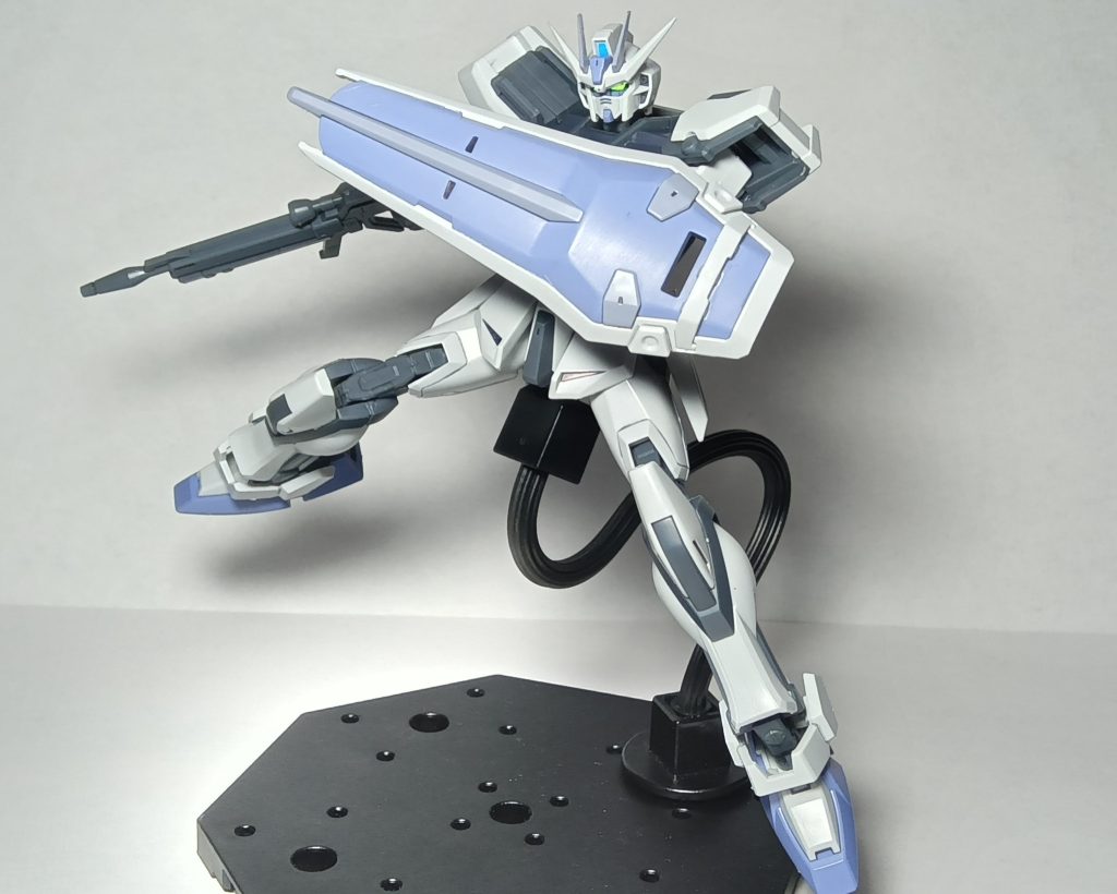 前方にシールドを構えて。うん、カッコいい。