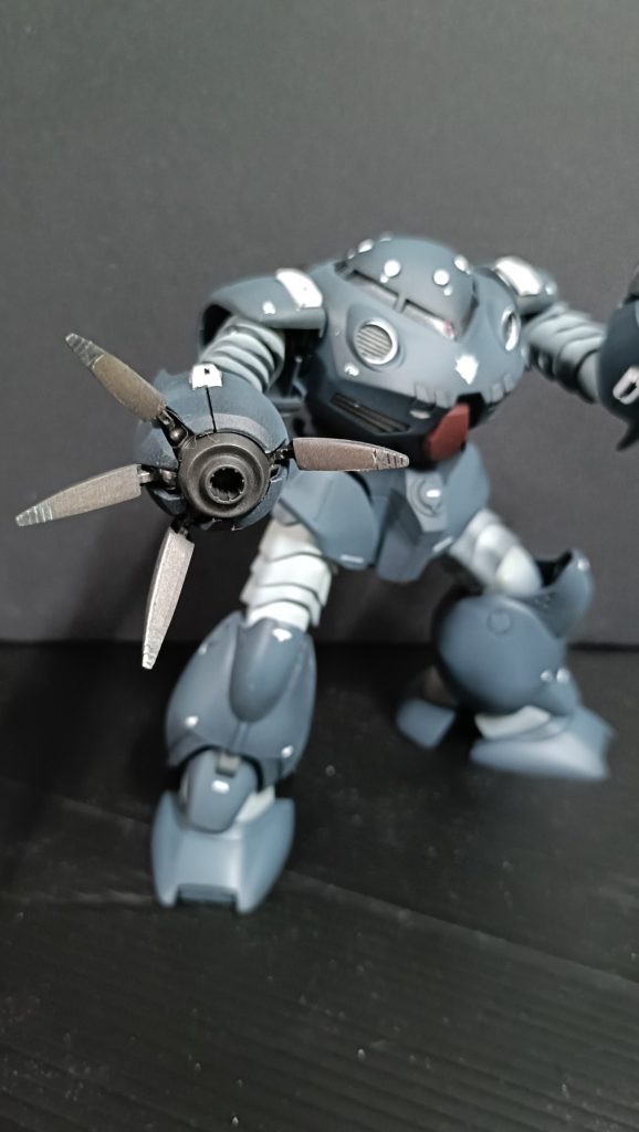 アイアンネイルの肉抜きもパテで埋めました。