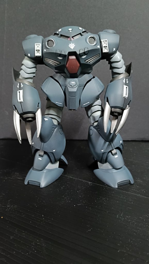 オリジナル要素で魚雷とスラスターをホワイトに塗り分けしました。