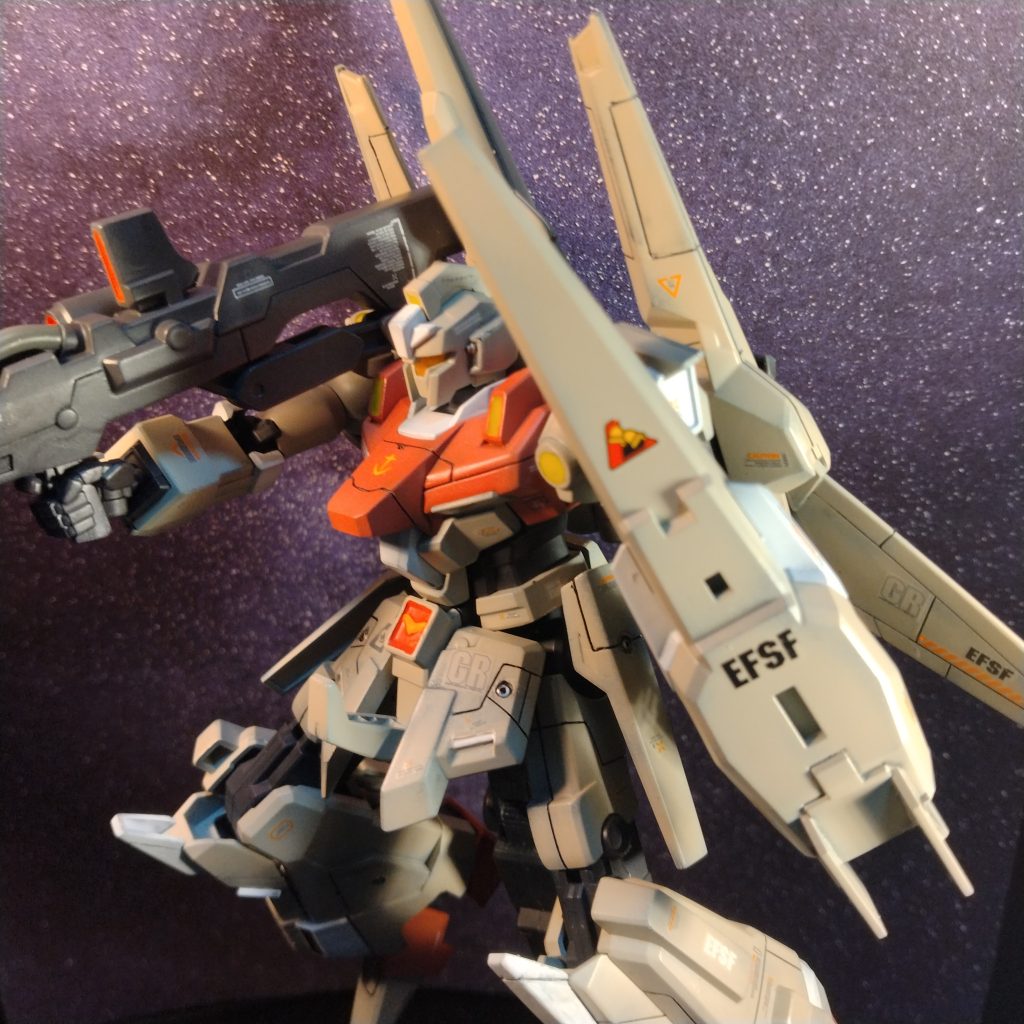 最初に使おうとしていたのが1.5のメタルパーツなのですが!スピンブレードをケースに直す時に入れる順番を1.5の所に2.0を入れていたらしく間違って穴開けしていて、それに気づいたのもデカール貼る段階でした!😅別の物を使えたので、何とかなりましたが!やはり睡魔を我慢して作るとロクなことになりませんね!😄