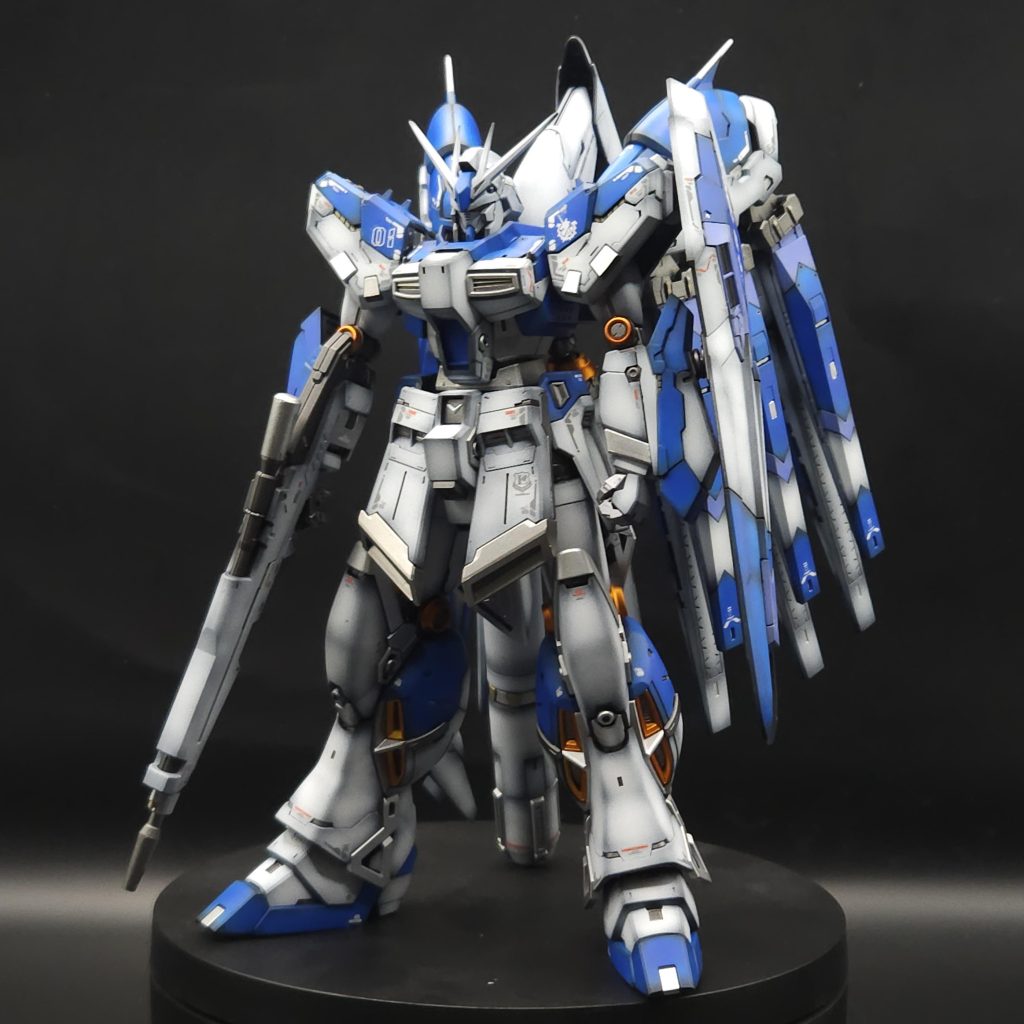 今回も黒立ち上げからのグラデーション塗装です😊使用塗料、フィニッシャーズ(ピュアホワイト、コバルトブルー)ガイアノーツ(ミリオンブルー、スターブライトアイアン、フレームメタリック1、2、スターブライトブラス、クリアオレンジ)塗り分けにエナメルと水性塗料使用艶消しトップコートで仕上げています😊