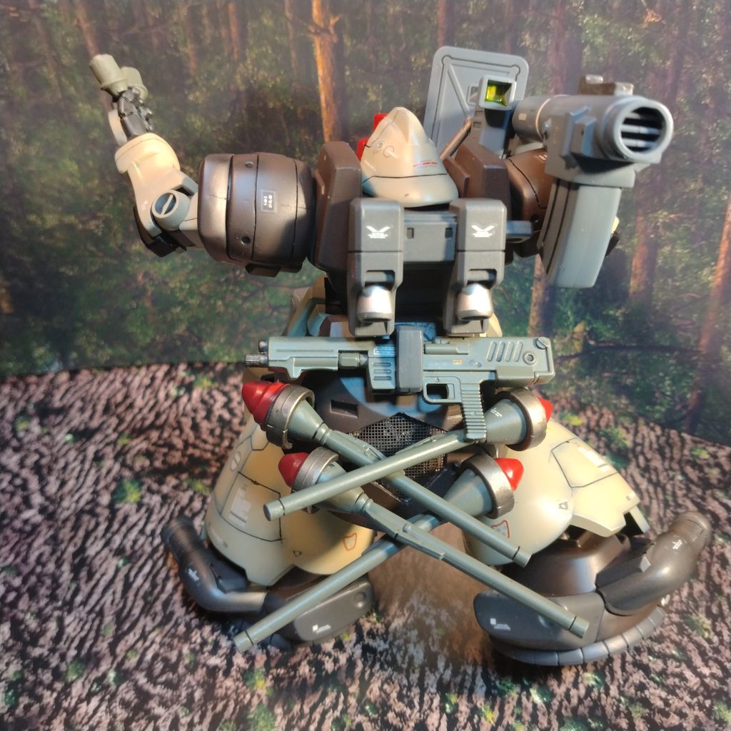 リヤスカート開口してメッシュ付けてメッシュ裏のフレームも作ったのに!武器を装備すると!目立ちません!😂