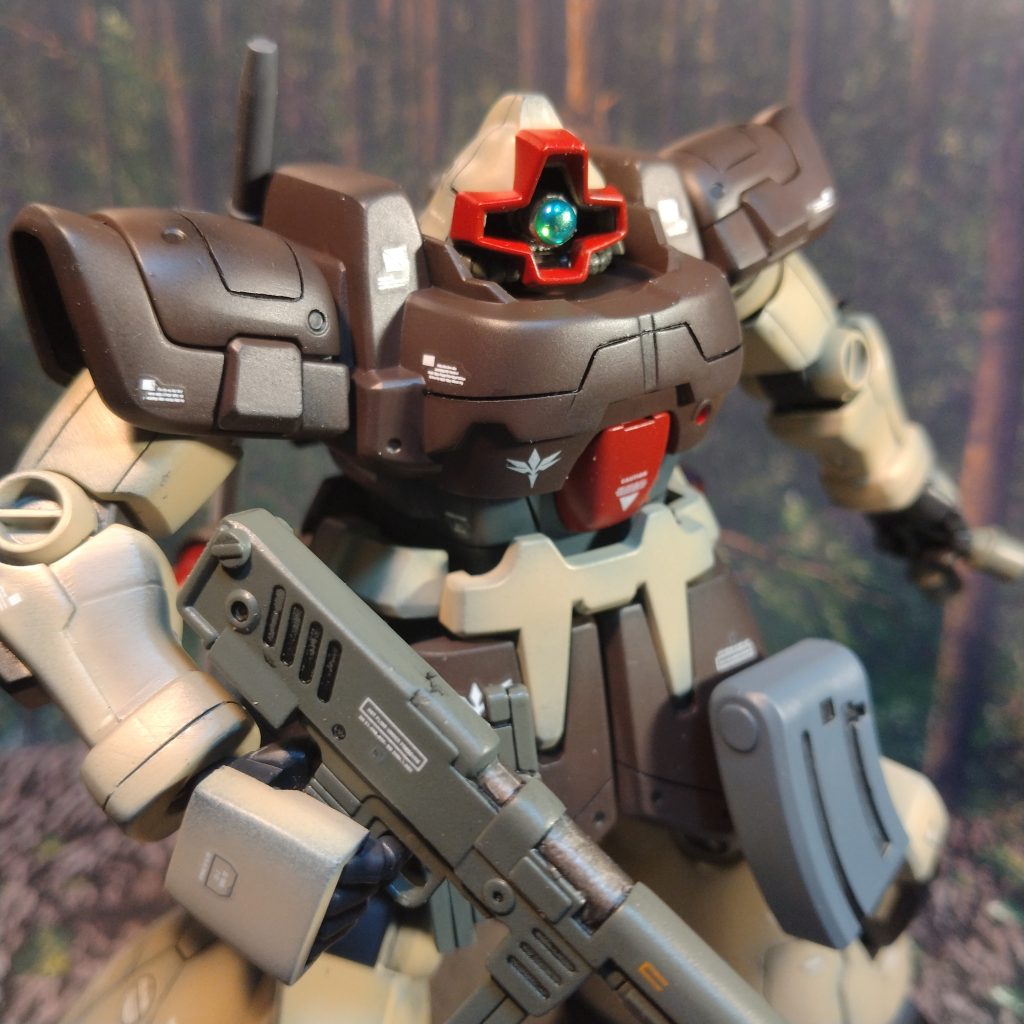 元々メッサーラかドム・トローペンのどっち作ろうかなと!考えながらドム・トローペンのモノアイ部を切り欠いていたら!そのままドム・トローペン作ってました!😄一応モノアイ動きます!