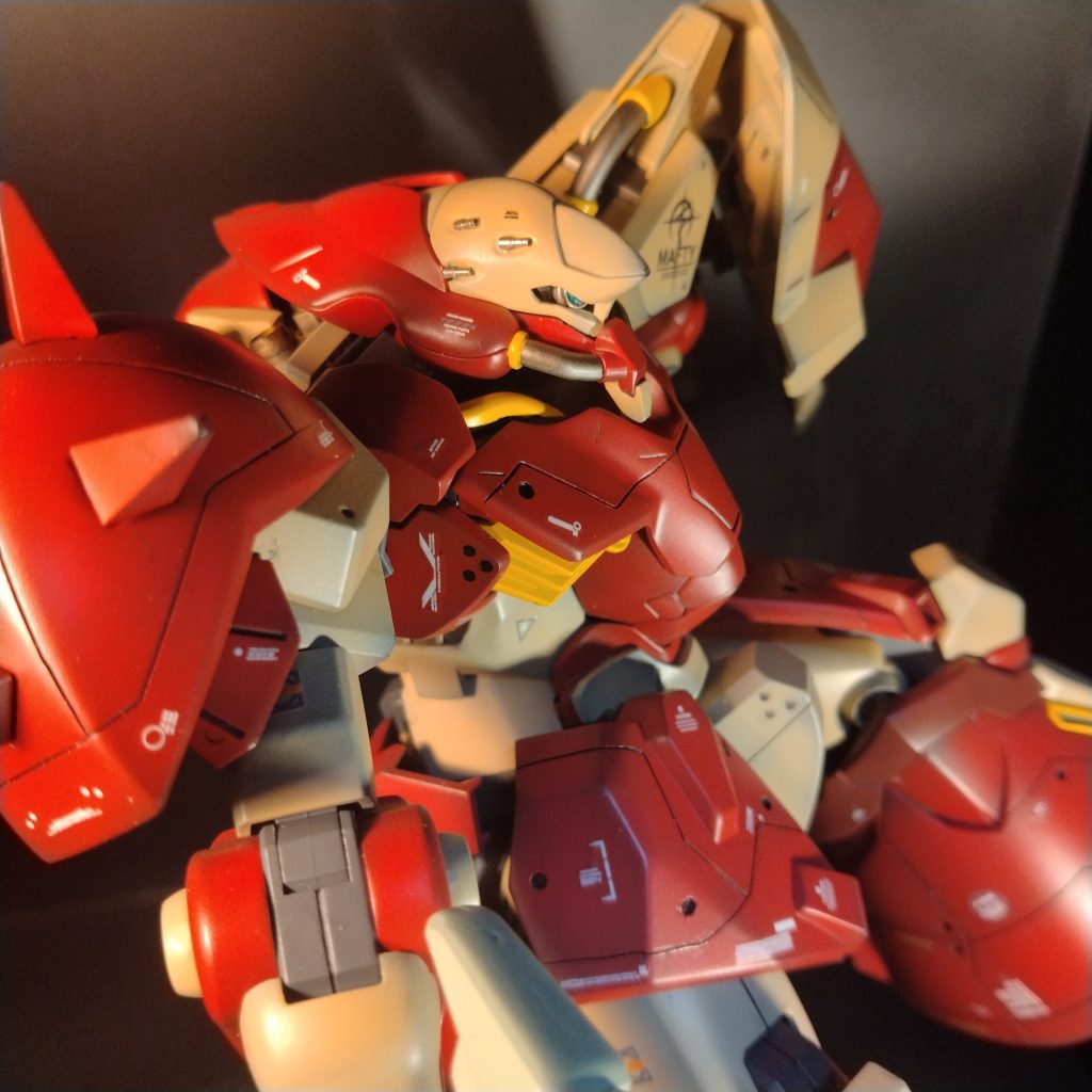 頭部バルカン系六門にモノアイを変えました!モノアイを押し込んで左右可動するようにするのにちょい苦労しました!ホントにモノアイ入れるスペース無くてかなり削ってプラバンで作り直しました!ギリ入れました!頭にメタルパーツが集中してます!😄