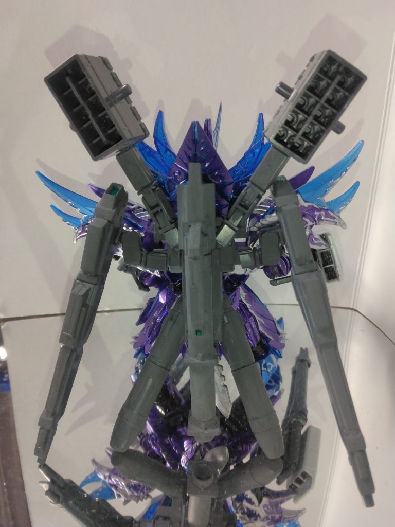 バズーカも背負ってます