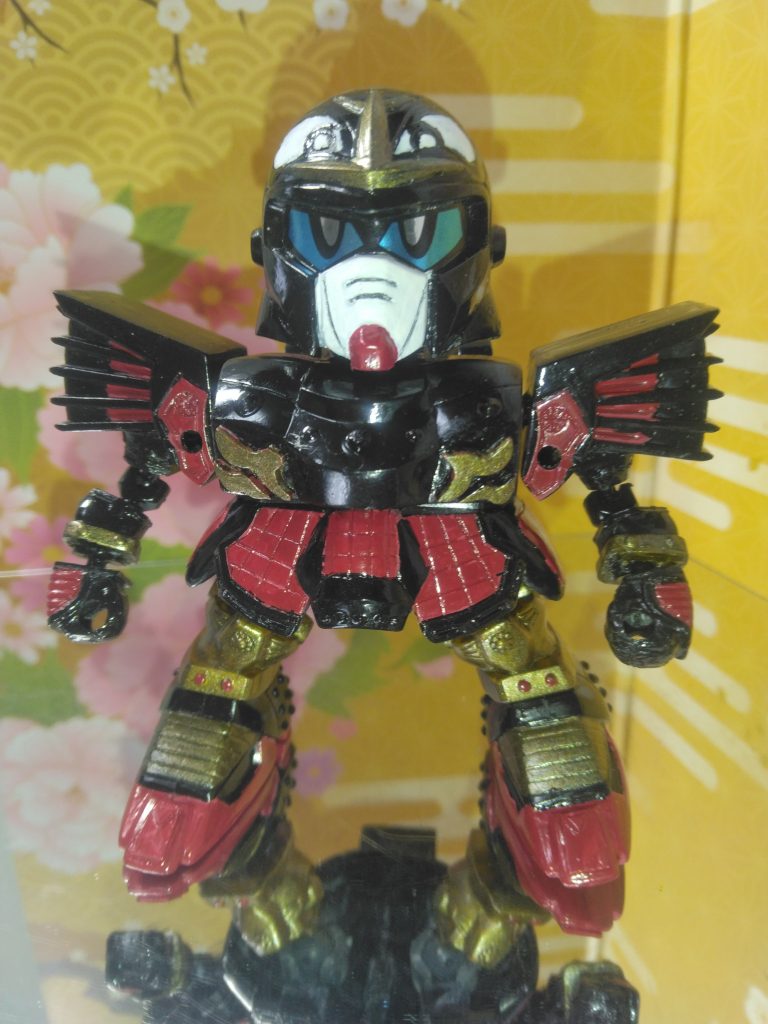 胸と足の模様はプラ板で作ってみました