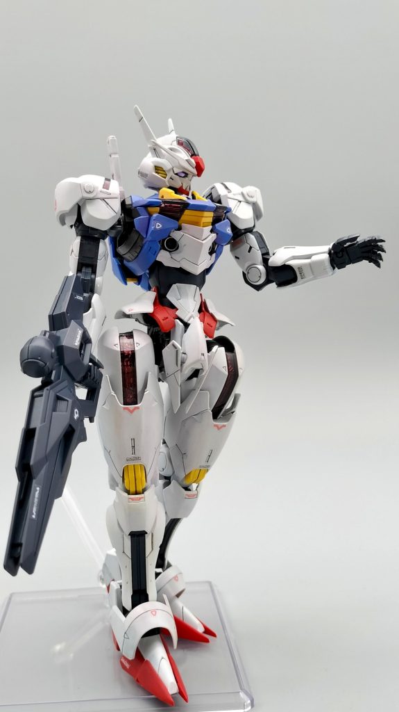 ゲート処理全体の彫直しヤスリは必要部分のみ400〜800墨入れは水性塗料×水×マジックリンを混ぜた物を水筆に入れて流しました。エナメルによる破損がトラウマになりもっぱら水性で墨入れをしています。