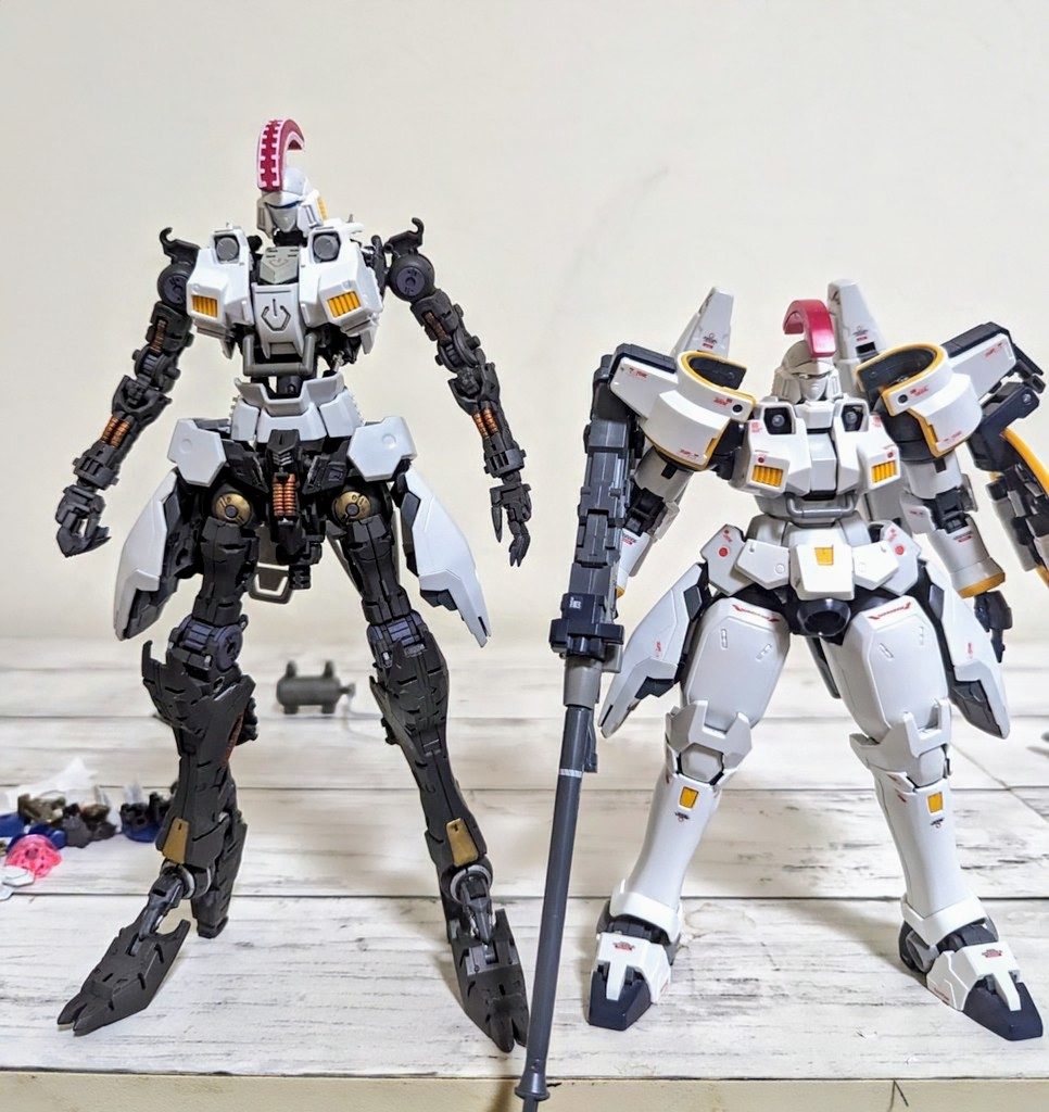 制作過程元々のMGトールギスと並べると大きさが全然違います。