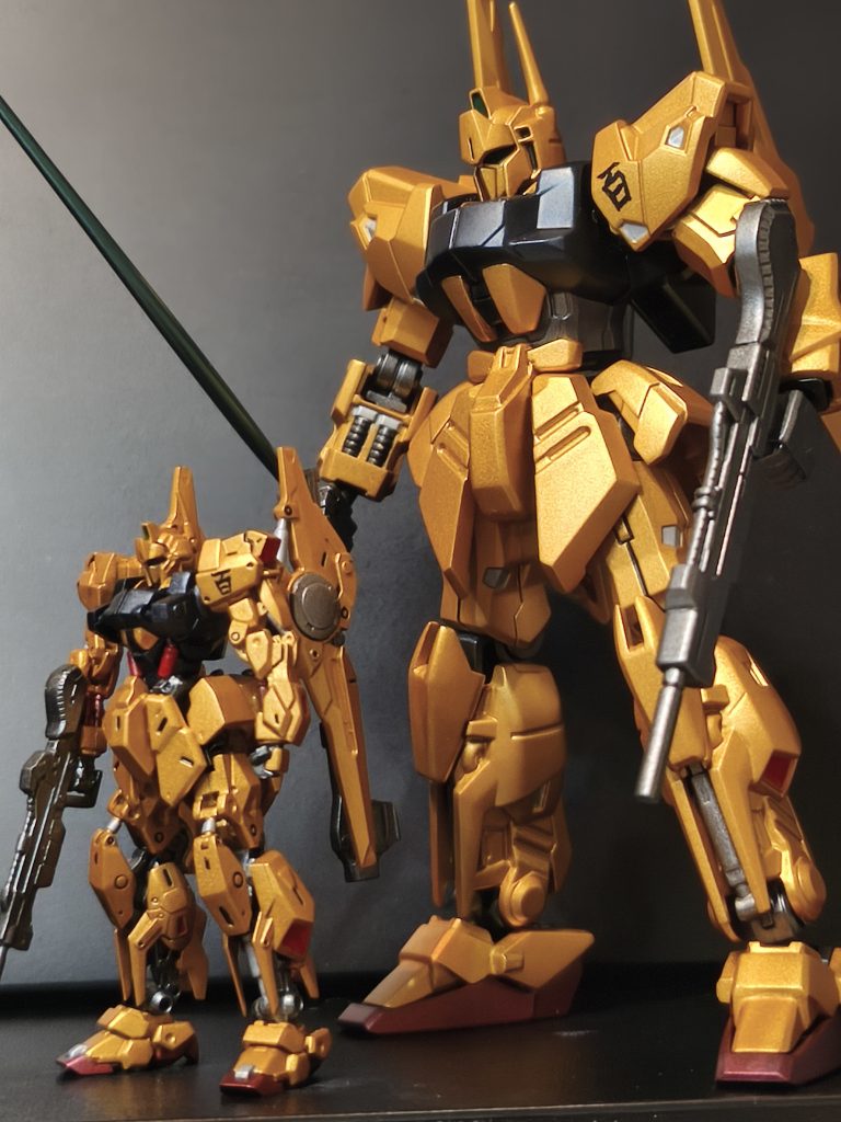 Gフレームもアーティファクトも、基本同じ配色で合わせて作るつもりでしたが、かなり色々違いますね。並べてみると、アーティファクトってディテールの作り込みがホント凄いなと改めて思います。