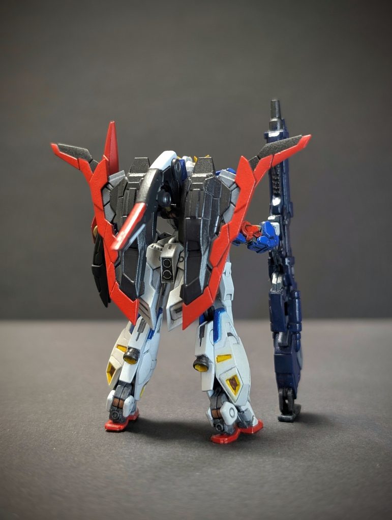 背中の赤はマスキングしてエアブラシで塗装はみ出すことなく綺麗に塗り分け出来ました