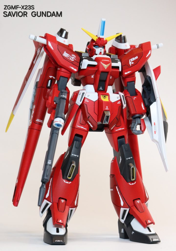 胸部や足首部のダクトは白にアレンジしました。