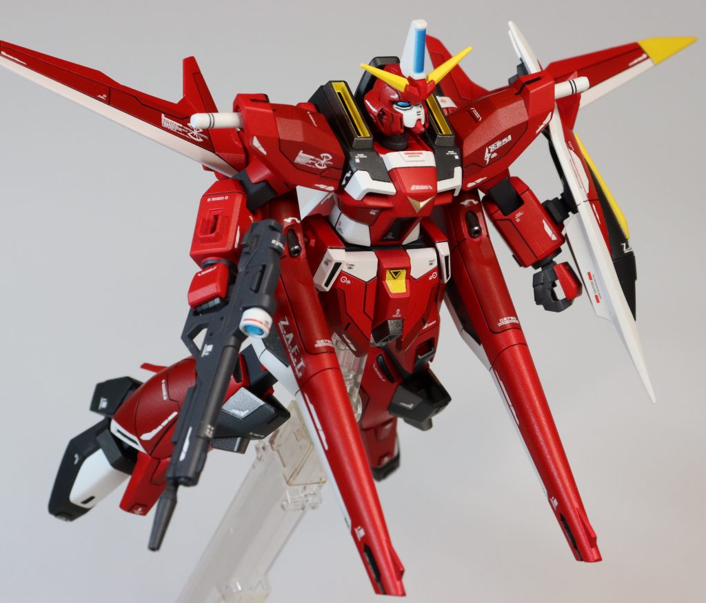 肩幅も加工してスリムにしてあります。