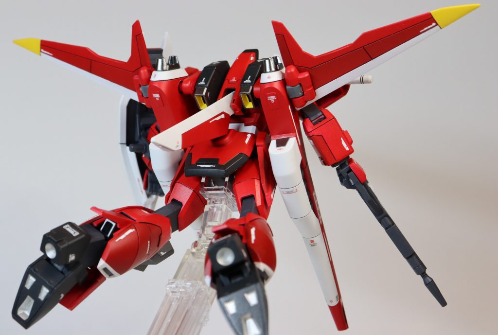 ウイングもシャープに見えるよう、形状を変更しております。