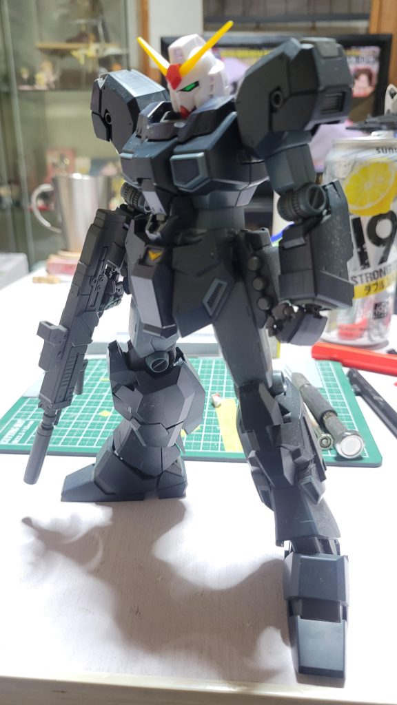 最初期の画像です。地元模型店のコンテストに「時間無いし適当にジェスタの頭をガンダムにしてでっち上げよう」と考えながら作り始めました。