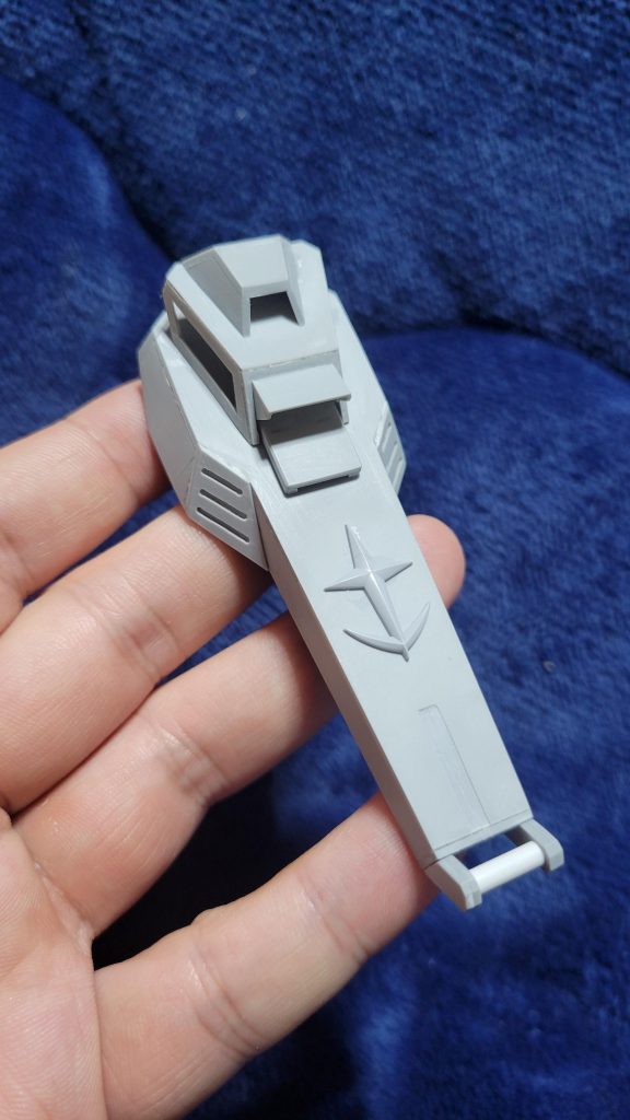 背中のキャタピラやホイールは30mmに良い感じの部品があったのでミキシング出来ましたが、シールドだけはどうにもならず、プラ板で箱組して裏面をジャンクパーツで埋めています。