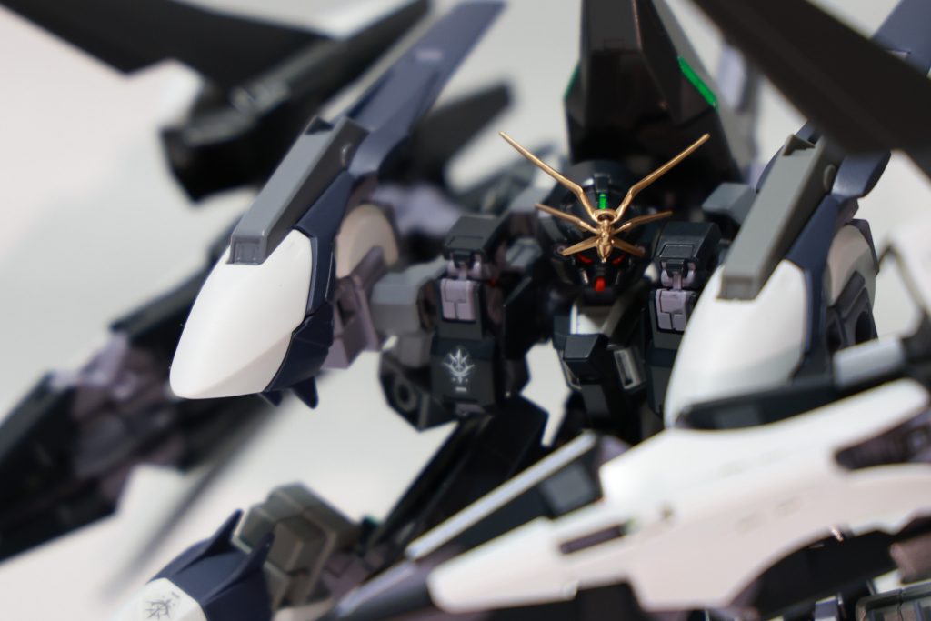 レジオンの防空戦力を担っているという想定レジオンを狙う勢力を機動性と多彩な攻撃で翻弄します。