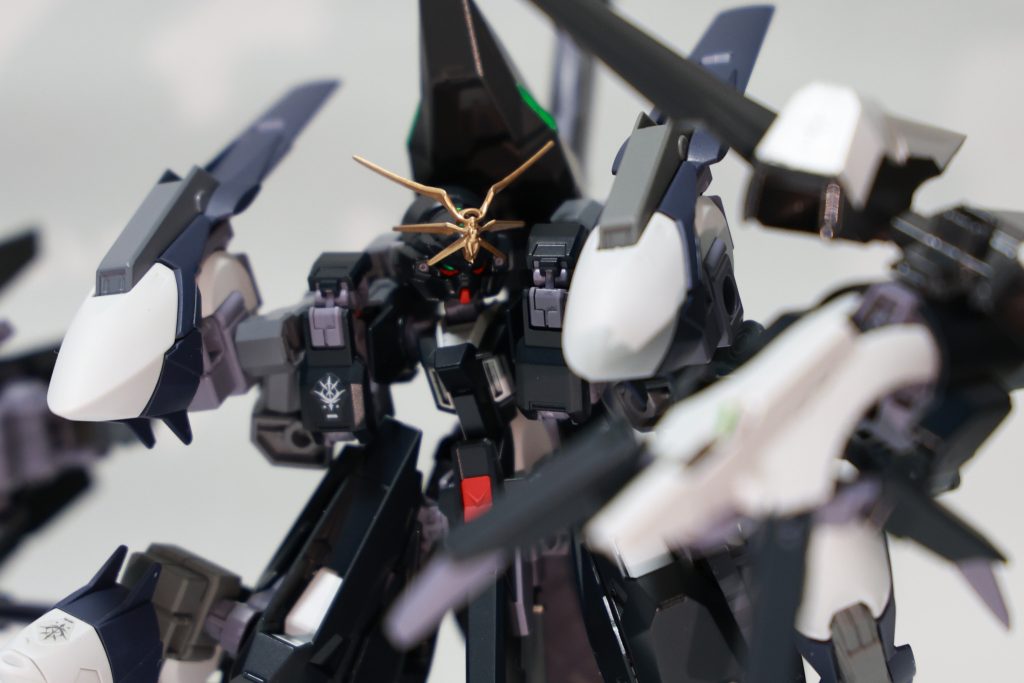 CSBはキット通りにクローモードにも変形可能クローによる格闘も可能です。