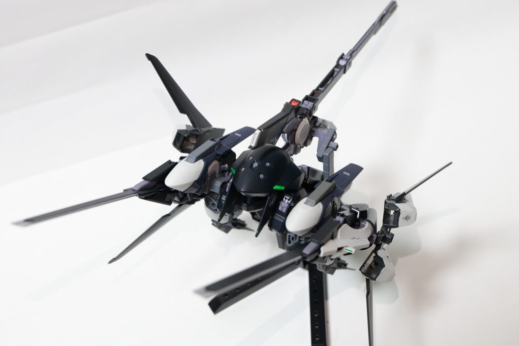 MA形態元キット通り変形させることもできます。変形させるとモビルアーマーみたいな見た目になります。