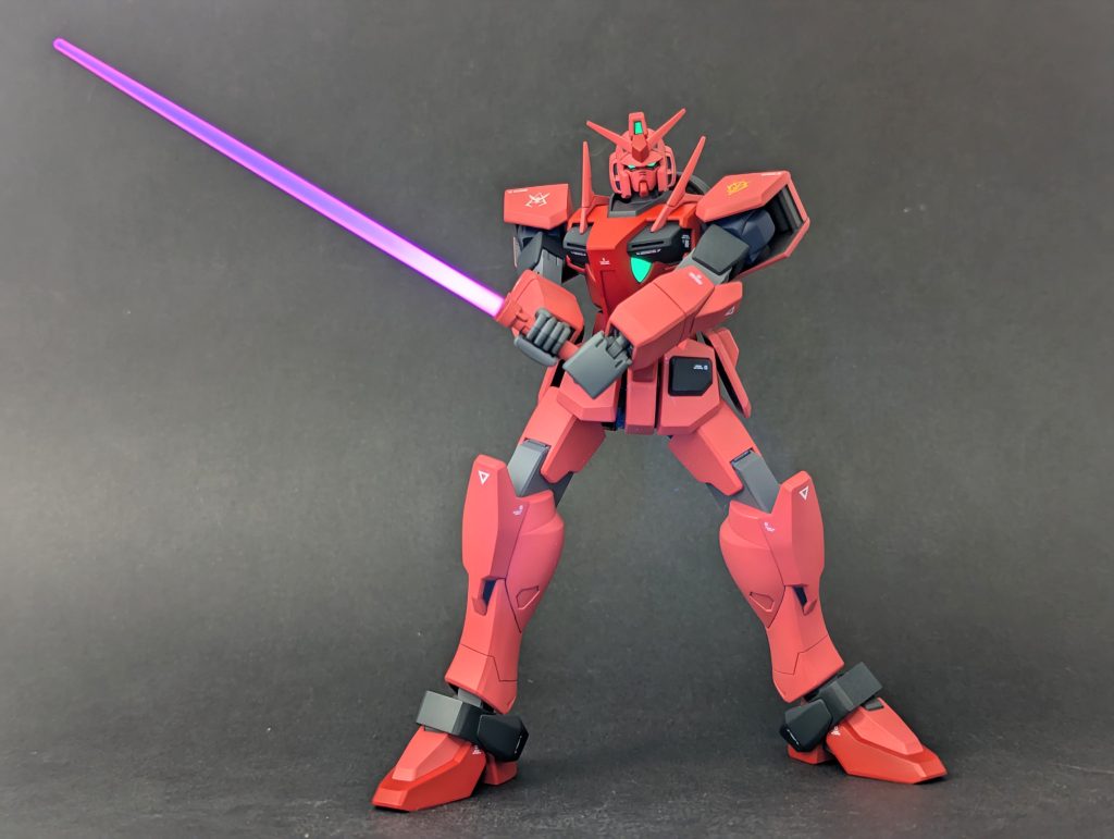 蛍光塗料ピカー✨️って言っても、今回少なめです(gundam-kao5)頭部センサー、胸GNコンデンサー、後ろGNドライブ、ビームサーベルのみ(gundam-kao10)ビームサーベルは付属していなかったので、フェニーチェの余剰パーツのサーベルエフェクトを使用(gandam-hand2)