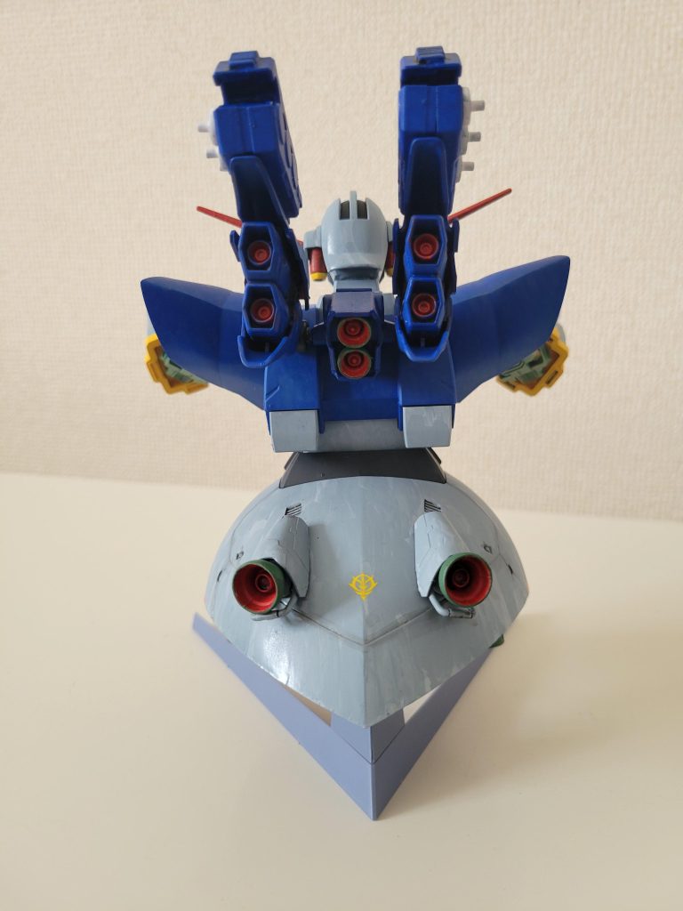 背中のバーニアがやはり小さめ😅めんどくさがりなのでバーニアの中は普段塗りませんがぬりぬり。