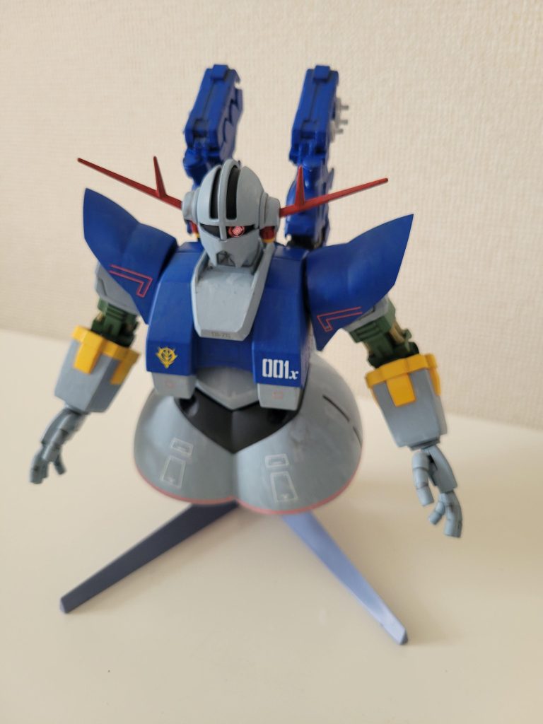 青が明るい感じですが、実物は画像より落ち着いてます。