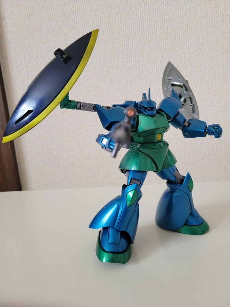 そして、ゲテモノ。シールドの役割も果たす複合型試作アームという名の、ただのヴァルヴァロを装備。