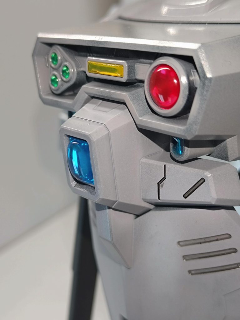 各種センサー類は、レジン液で立派感をアップ。思ったよりきれいに出来た。