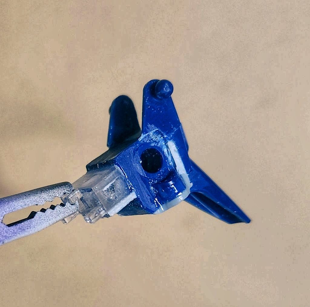 RGゴッドガンダムの光輪エフェクト取り付け基部をちょんぎってHGディスティニーのバックパックを加工して取り付けてます