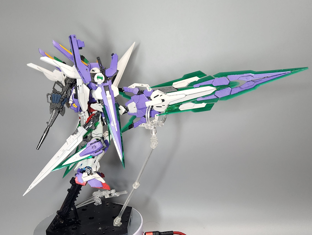 MGV2アサルトのヴェスパーとGNソードVをベースに作成したGNヴェスパーソードの刀身部分はGNソードIVとの交換と外してビームピストルモードに出来るように改良しました。