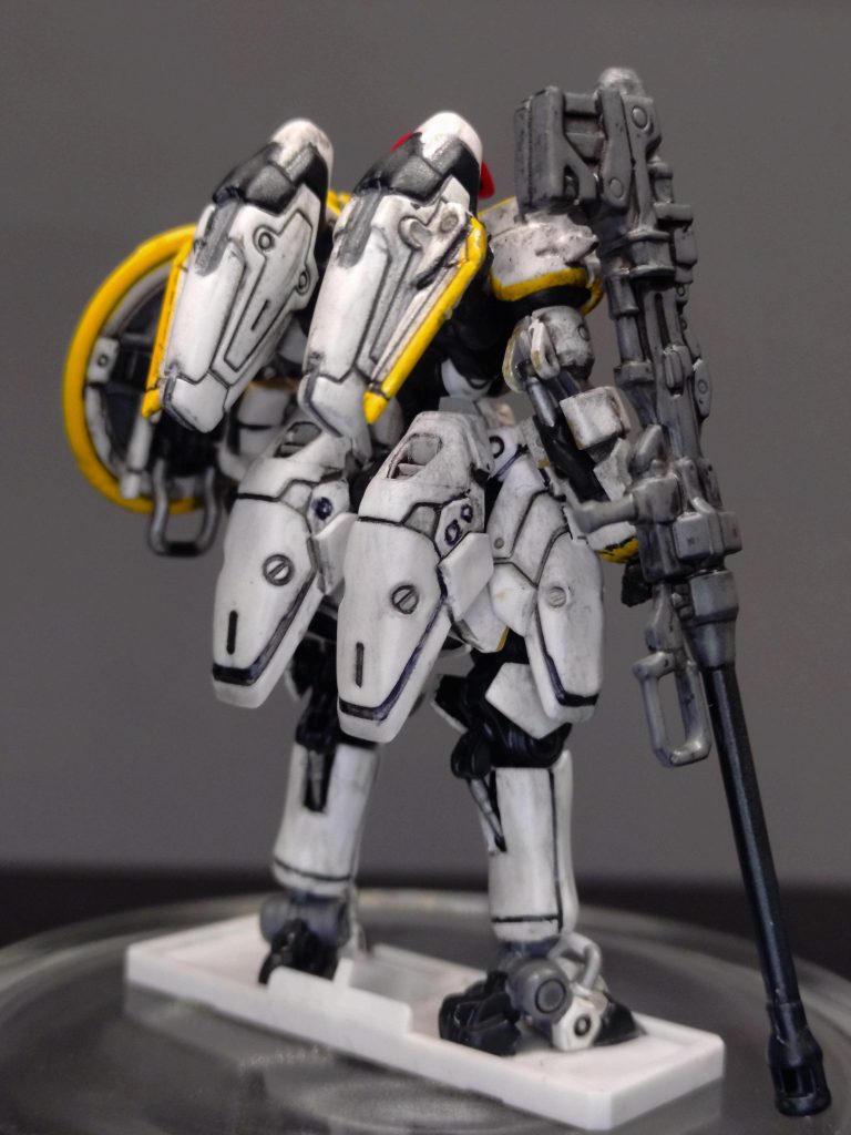 汚しもスケール感的に上手く出来た感じがしないので、今後の課題にしたいですねぇ…単体で立たなかったので、スタンドに固定しています。