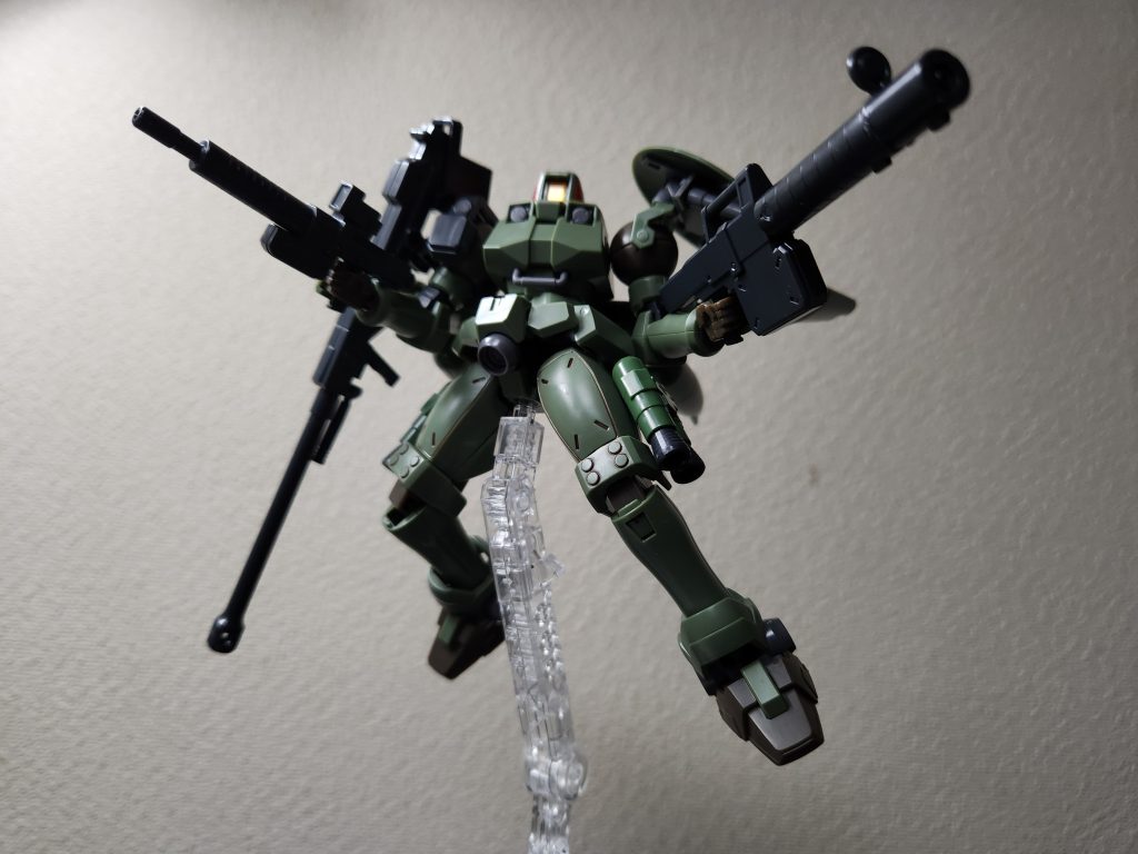 ドーバーガンは直接手に持たせなくても装備してられるので、手にはそれ以外のものを見た目重視で装備。飛行タイプとか宇宙用とか、気にしてません(gundam-kao6)