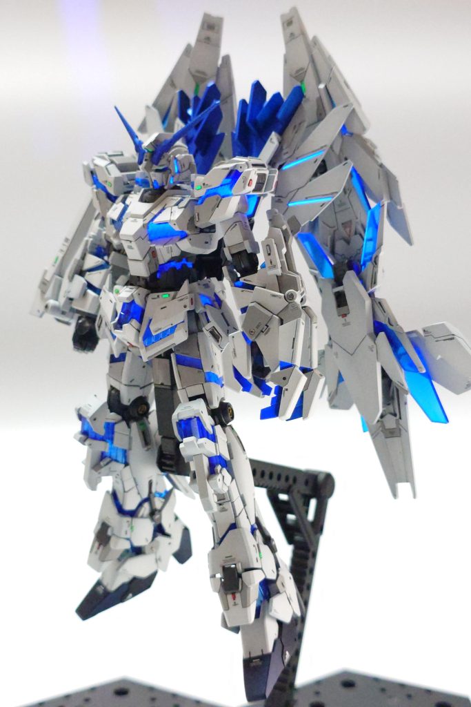 首、ウエスト、膝、足関節を若干延長しています。足、バックパックに使ったプリズムブルーブラックは初めて使いましたがつや消しにして、いい色と質感になってくれました