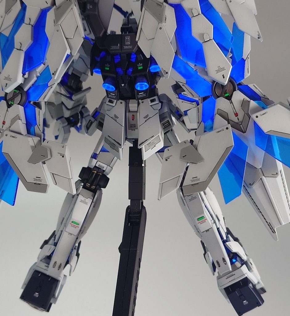 バーニアは焼け塗装に蛍光クリアーで光るようにしました