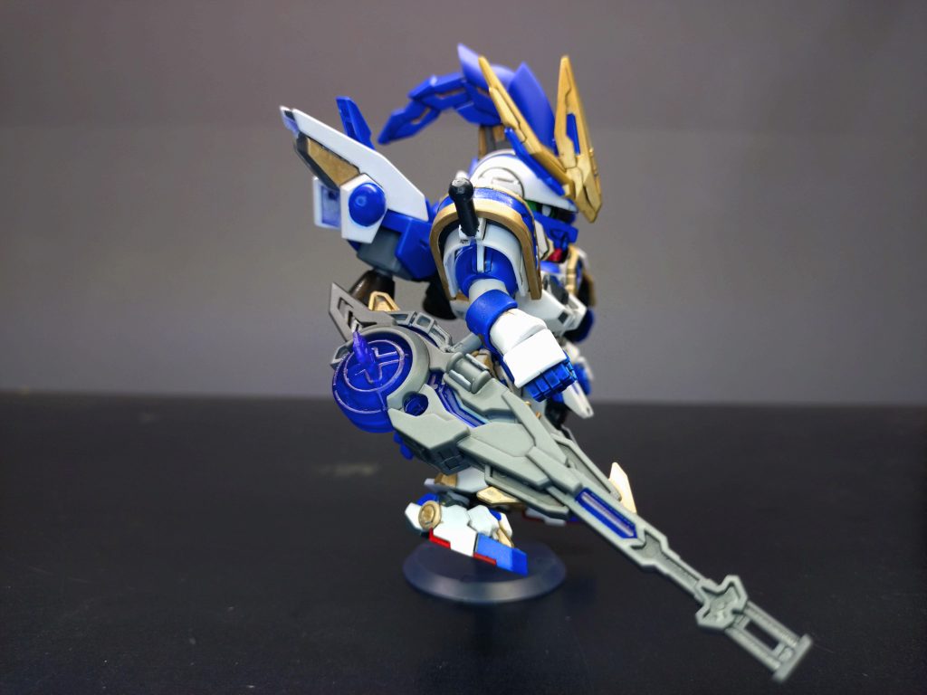 ホワイト、ゴールド、ニュートラルグレー、スーパーイタリアンレッド、ネイビーブルー、キャラクターブルー、蛍光ブルーが使用カラーです。キャラクターブルーとスーパーイタリアンレッドは共に下地の影響を受け難いので重宝してます。