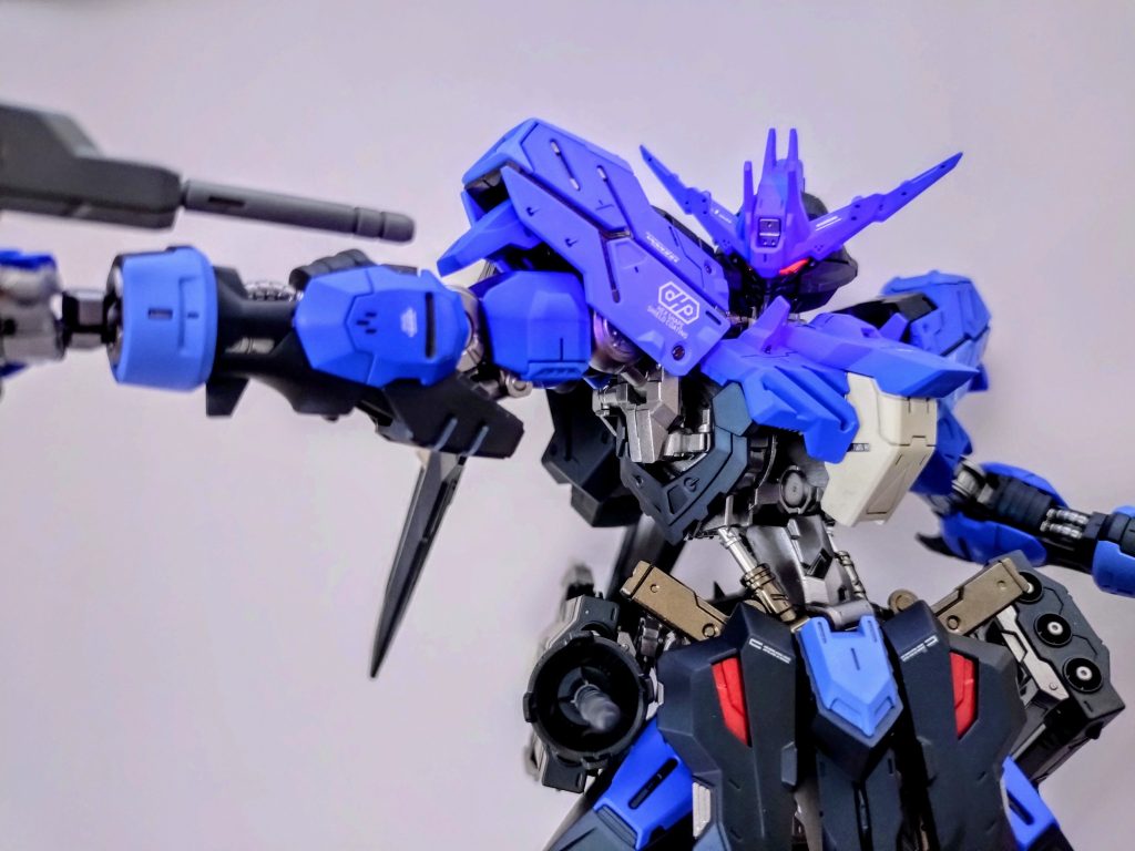 目とバーニアをブラックライトで光る様にバエルもMG化お願いします！