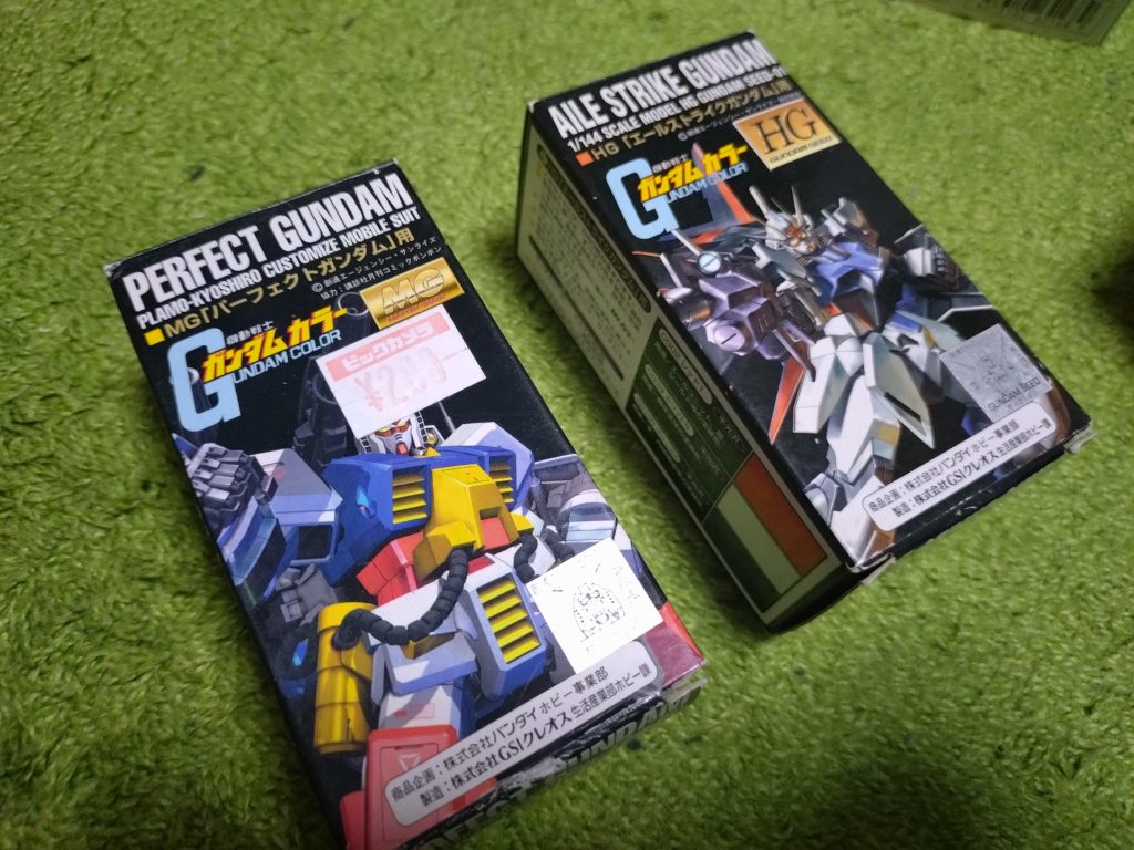 使ったガンダムカラーなど貴重なグレー24番は筆塗りにすべきだったような‥