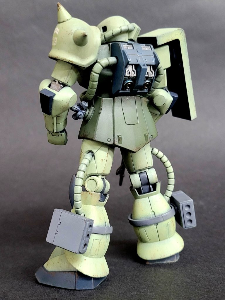 クラッカー、ミサイルポッドは旧キットの“武器セット”を使用。ミサイルポッドの接続リングはプラ板、パテで新造しました。