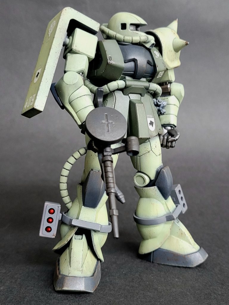 腕部は色々といじったのですが上手くいかず、結局HGUC(黒い三連星ザク)のものをまるごと利用しました。